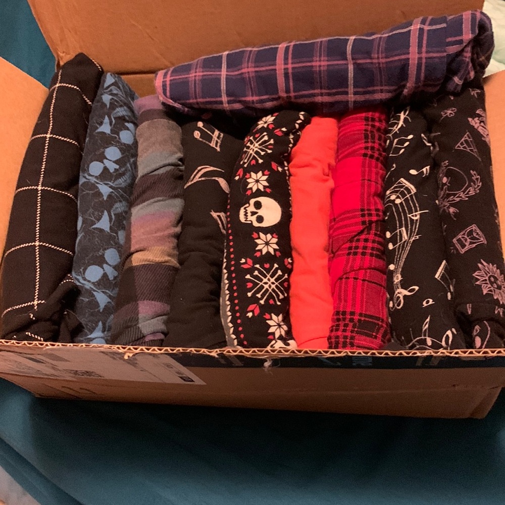 Box of 10 pairs of Torrid leggings size 3